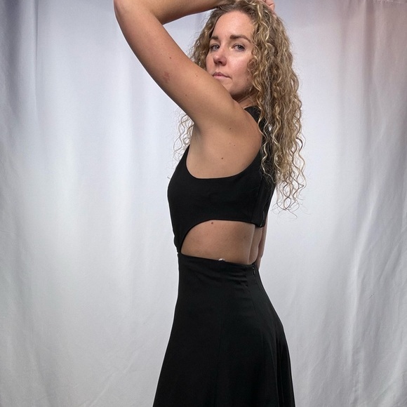 Lulus Open Back Sleevelss Flowing Midi Dress in Black Size‎ Small - Picture 3 of 10